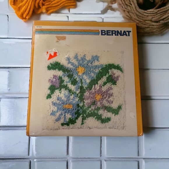 Bernat Latch Hook‎ Kit NEW Asters Flowers Floral 12x12 Vintage 1979 Farmhouse. - Picture 9 of 16